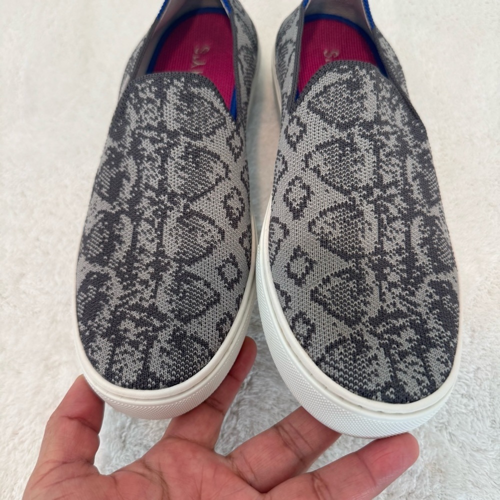 Rothys Womens Size 8 Grey Snake Skin Python Retir… - image 2
